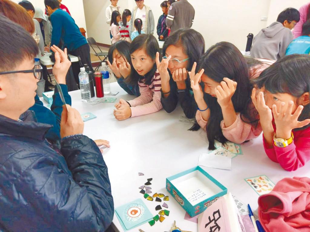 在彰化活水育田關懷協會的桌遊同樂會，8成的學生談道決志。