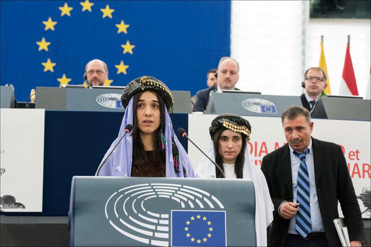 穆拉德和友人巴夏爾（右）獲得歐盟沙卡洛夫人權獎（來源：European Parliament/flickr/cc）