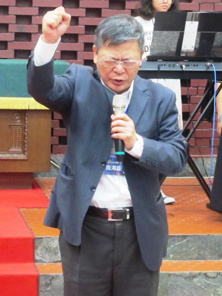 前聯禱會主席周湘雄牧師禱告