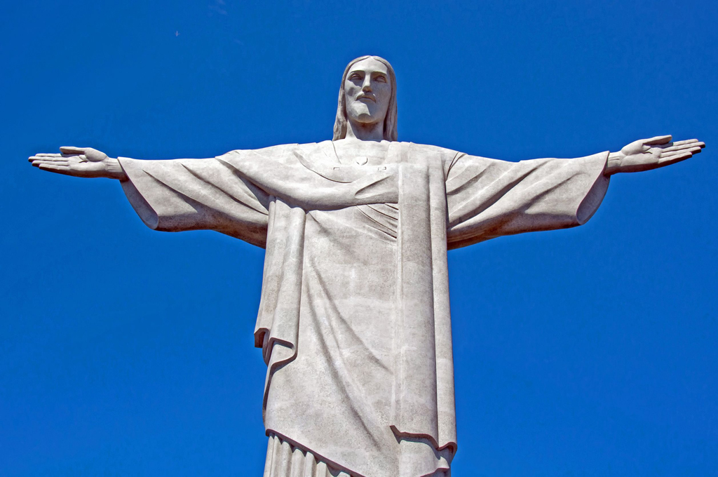 巴西里約熱內盧科科瓦多山頂上的救世基督像。