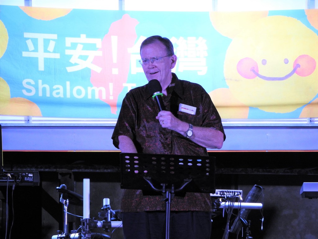 何馬可牧師用閩南語分享聖經故事