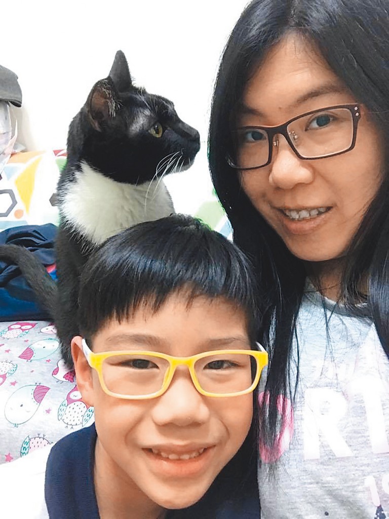 葉敏儀帶著孩子來到台灣打拼。
