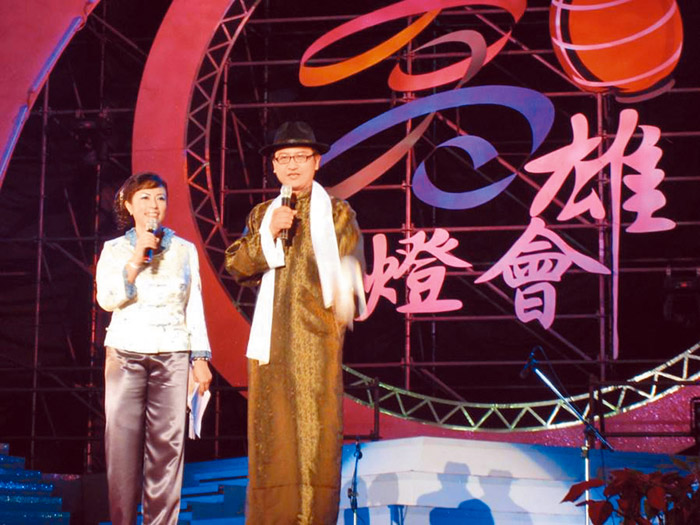 江惠頌（左）主持高雄燈會。