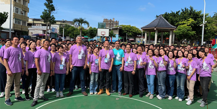 2019台灣青少年領袖高峰會牧者講員與青少年合影。（圖/何毓芬攝影）