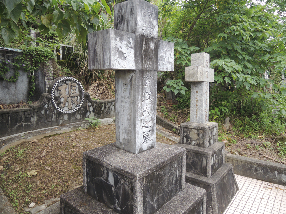 張金波劉寶貝夫婦墓 （作者今年五月拍攝於福山墓園）