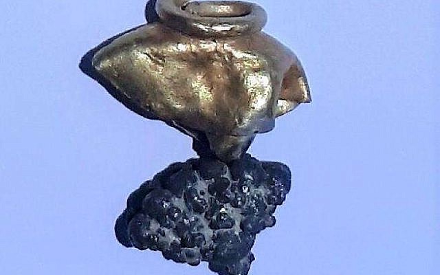 考古發現的飾品──耳環。（圖／Mount-Zion-Archaeological-Expedition）