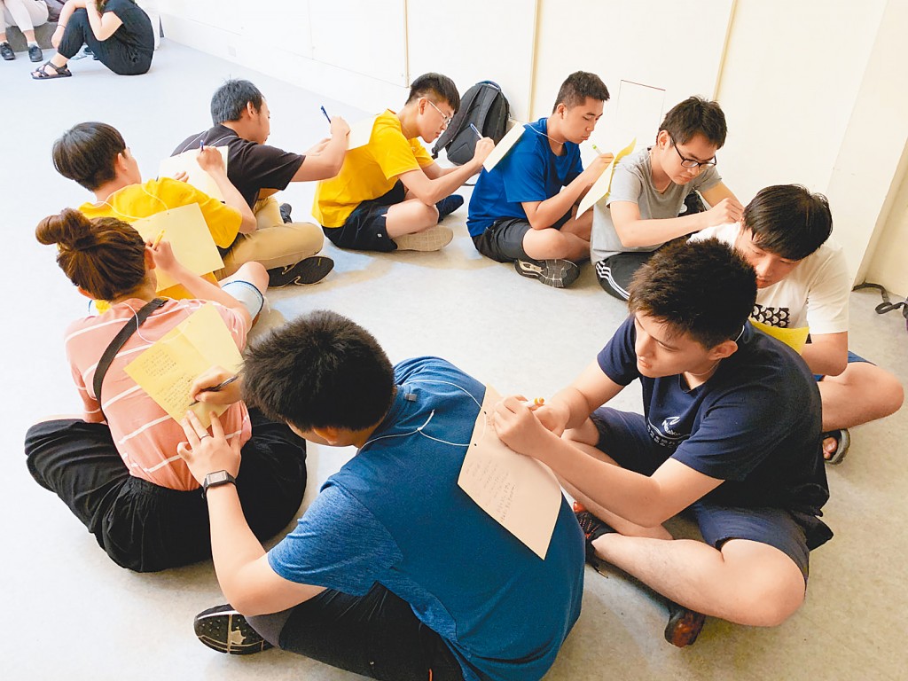 學生在營會中也學習領袖特質。