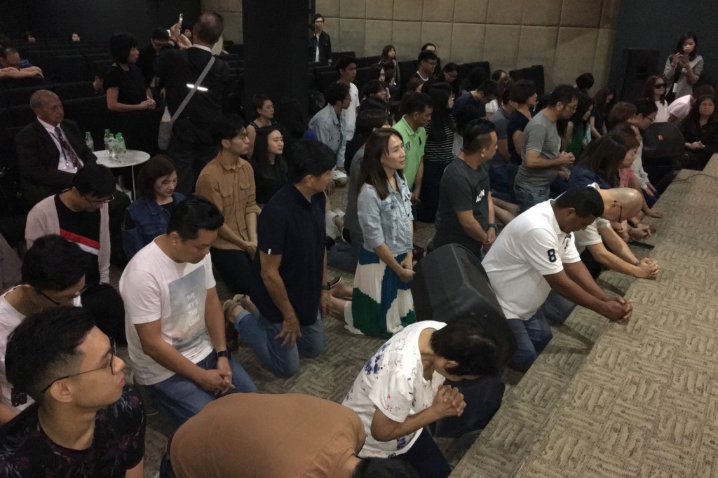吉隆坡加略山⽣命堂全場跪求
