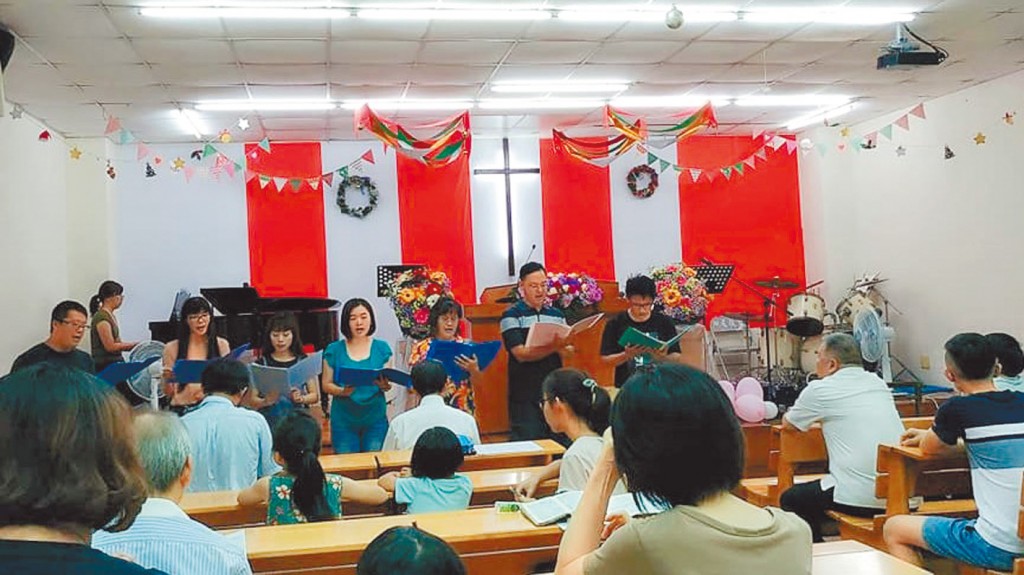 潘孝齊老師在鄉村教會服事