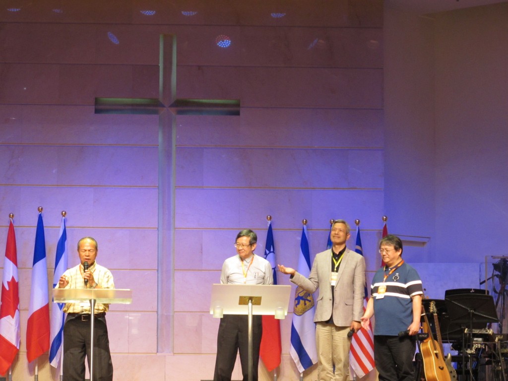 原住民籍伍賜福牧師為台灣祝禱