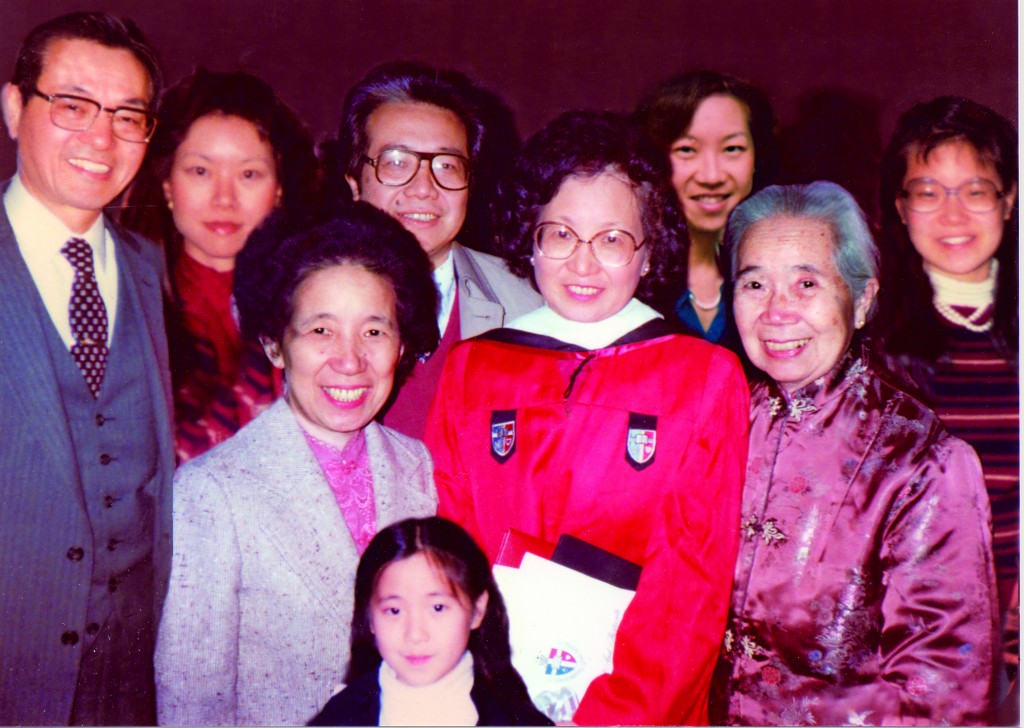 趙朱木蘭女士53歲獲碩士學位，成為孩子的榜樣