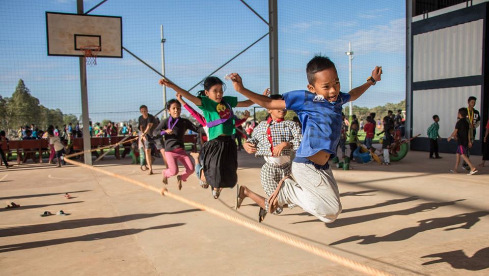 柬埔寨兒童開心玩樂