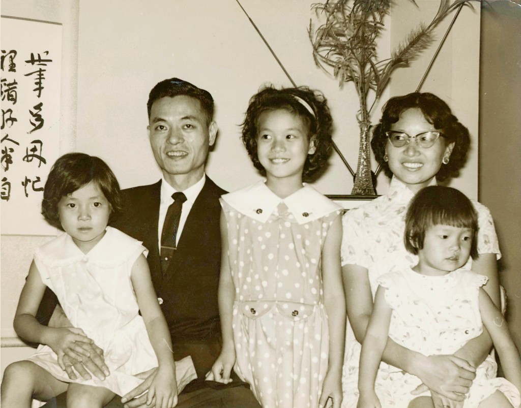 趙錫成夫妻與三個女兒在台灣時合影