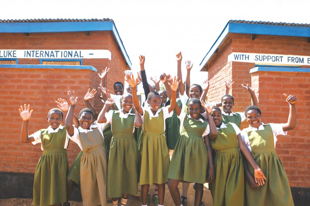 馬拉威學童開心迎接新建廁所