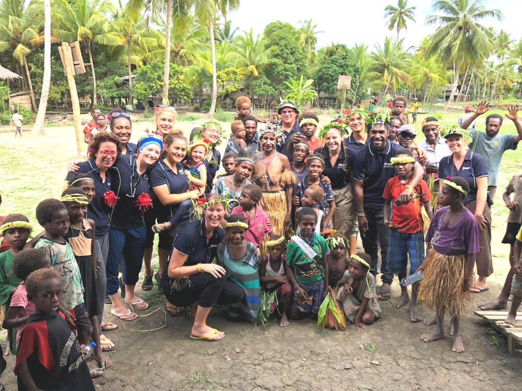 喬比與家人參與ywan醫療船巴布亞紐幾內亞的服事。（圖／Facebook@Choby Siau）