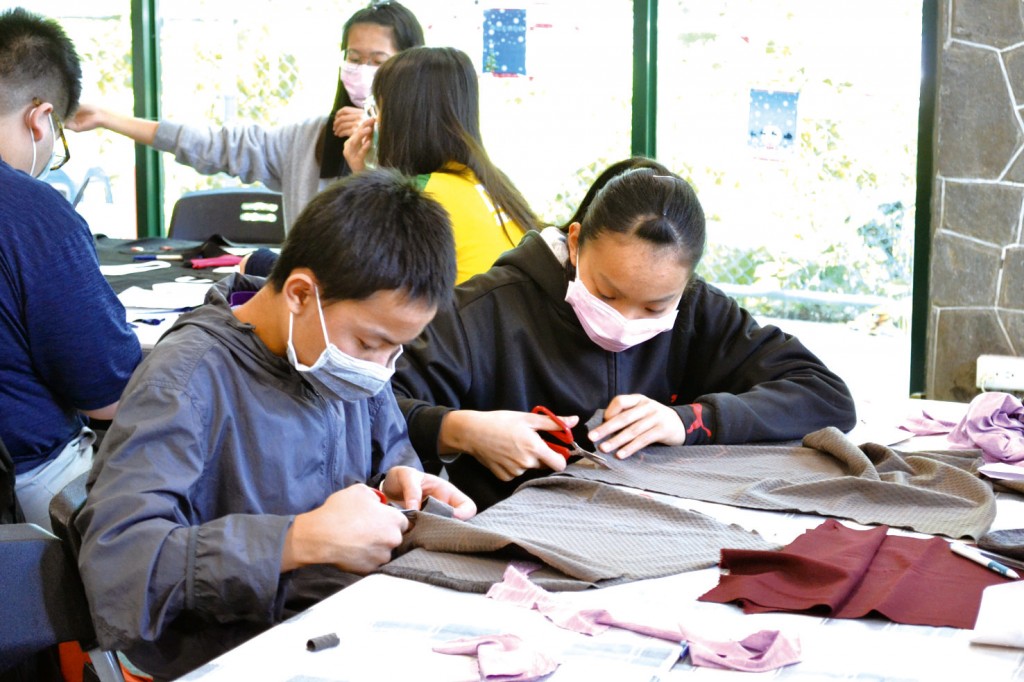 愛心育幼院26名院生DIY布口罩防疫 提倡環保、零廢棄觀念1