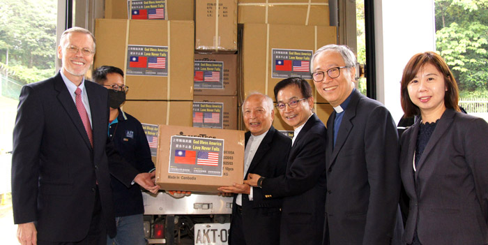 台灣教會捐贈第一批醫護物資給美國