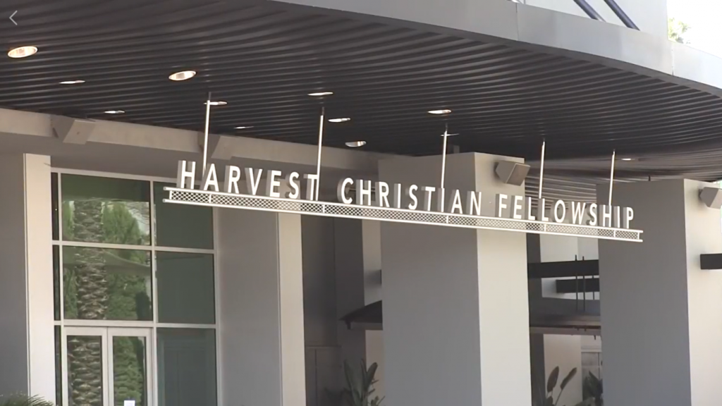 加州巨型教會-豐收基督徒團契教會（圖／Facebook@Riverside University Health System）