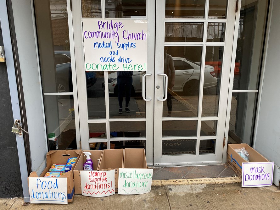 橋梁社區教會為醫護人員收集所需的物資。（Photo provided by Bridge Community Church）