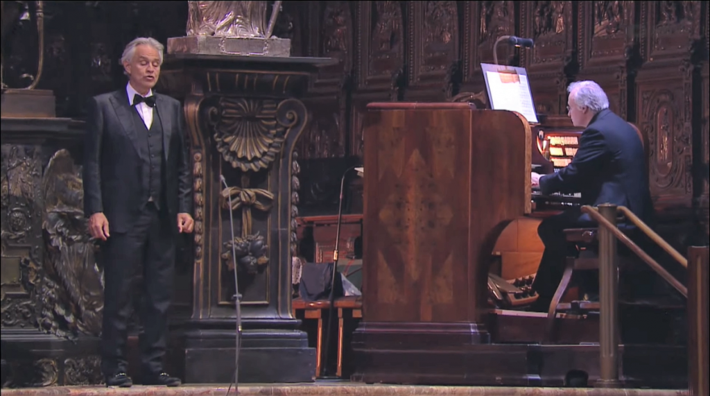 （圖截自YouTube@Andrea Bocelli: Music For Hope - Live From Duomo di Milano）