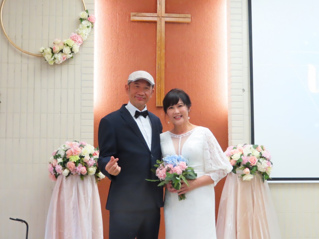結婚40週年的黃烱榕牧師和吳靖華師母