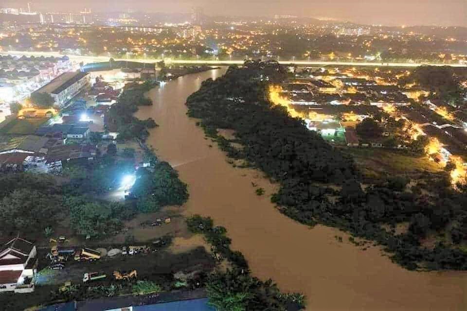 西馬26年來最嚴重水災。（取自／Kajang加影臉書）