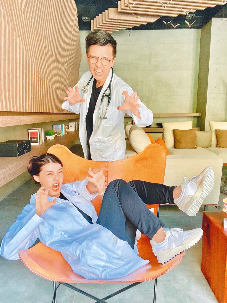 賴青與先生在網路上以醫師CP聞名。