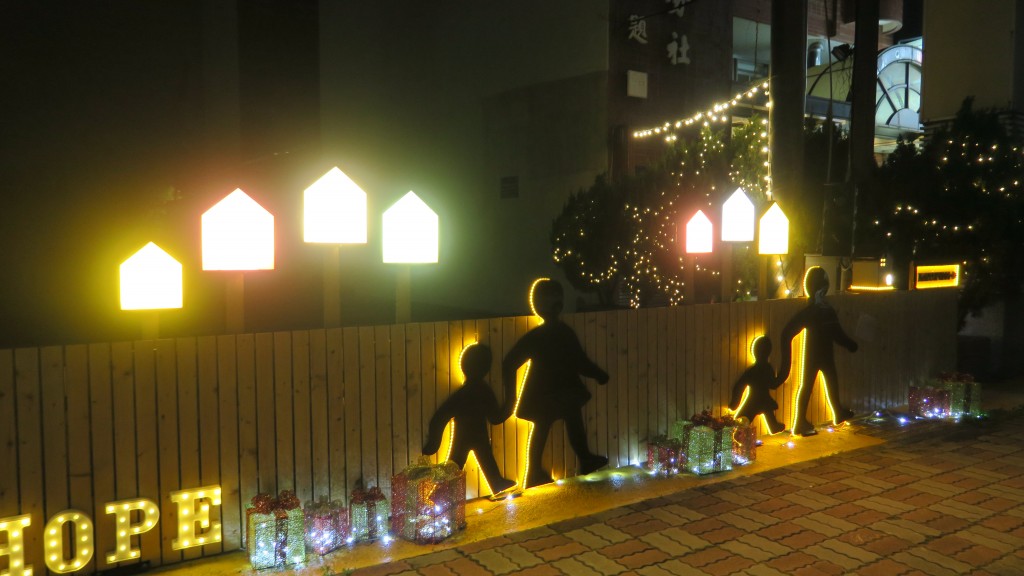 香山靈糧堂的燈飾（圖/李容珍攝影）