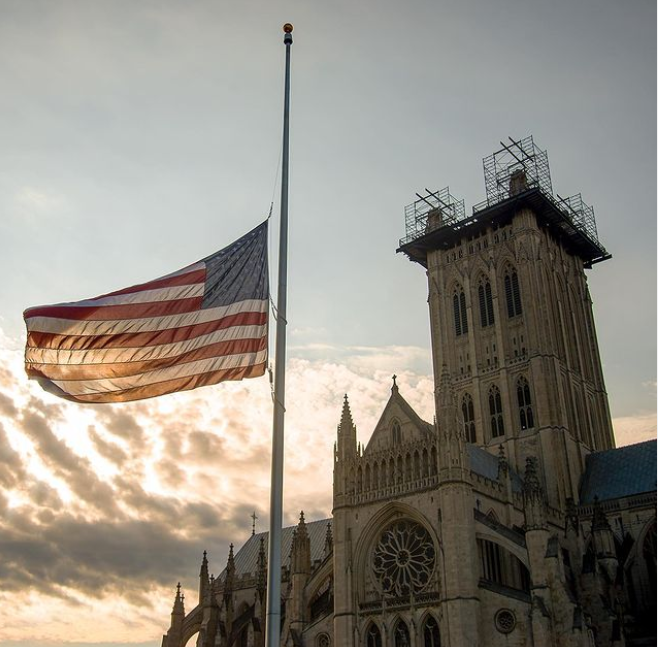 教會去年紀念911降半旗。（圖／IG@Washington National Cathedral）