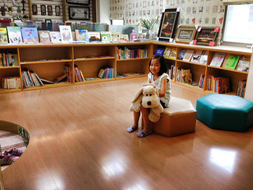 二樓適合孩子的閱讀空間。