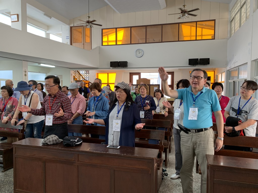 台灣使命者團隊為馬公教會禱告祝福。