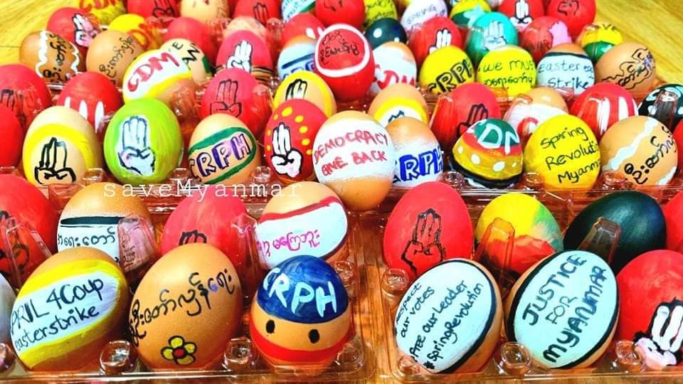 蛋殼寫上繪製各種抗爭圖案。（圖／翻攝自Twitter @ savemyanmar990）