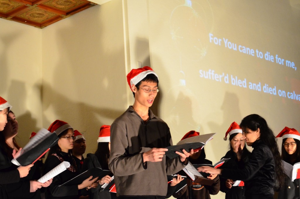 司機助理江沛峰曾參與文化大學華岡合唱團的聖誕音樂晚會演出。(好友郭修豪提供)